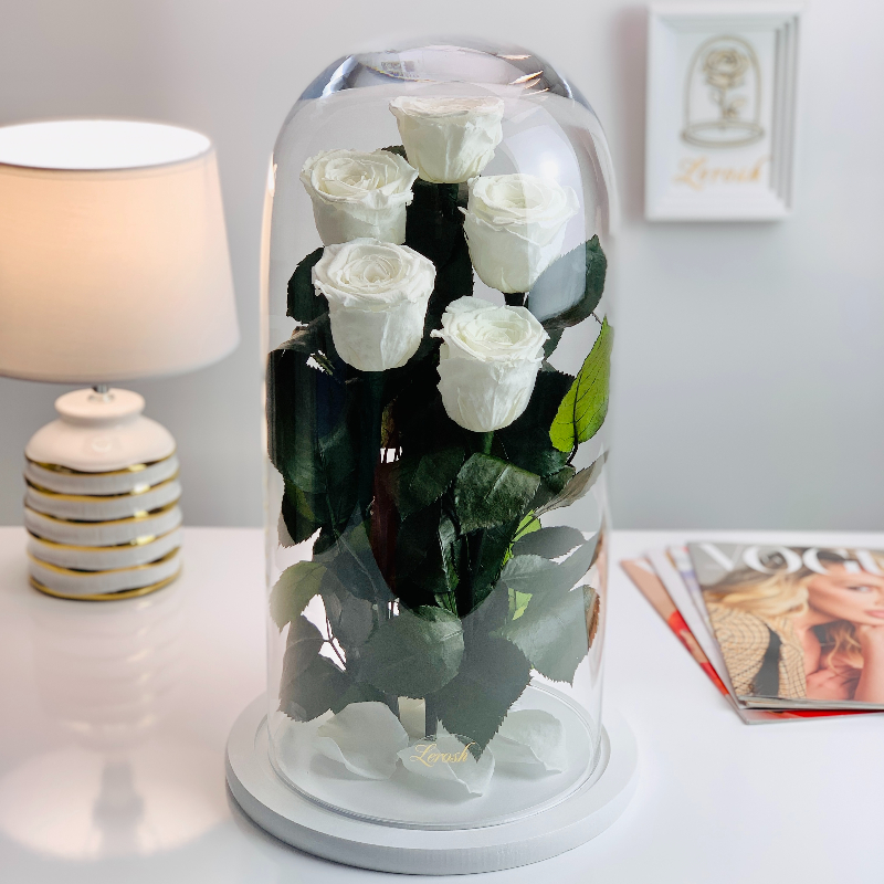 Bouquet of five white roses in a flask Lerosh - Elite Classic 43 cm